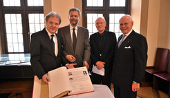March 3, 2020 - Entry in the Golden Book of the City of Frankfurt's Foundations. From the left: City Councilor Dr. Bernd Heidenreich, Prof. Dr. Vadim Oswalt, Prof. Dr. Ernst Bamberg, Walter Rau. (Photo: Paolo Lastrico)