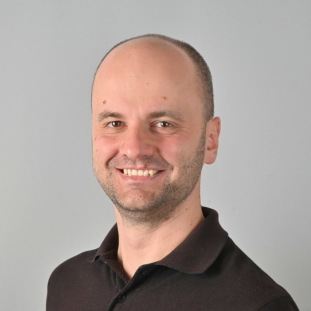 Dr. Tomas Majtner