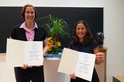 From left: Laureates Prof. Dr. Sabine Petry and Dr. Julia Mahamid